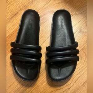 Old Navy 3-Band Slide Sandals